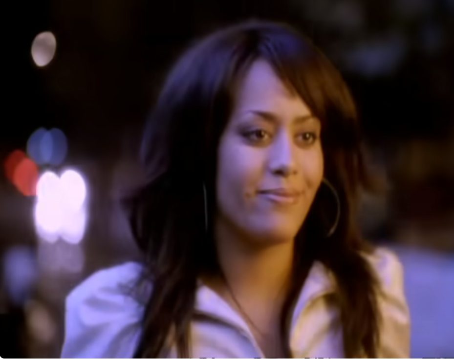 Amel Bent Taille