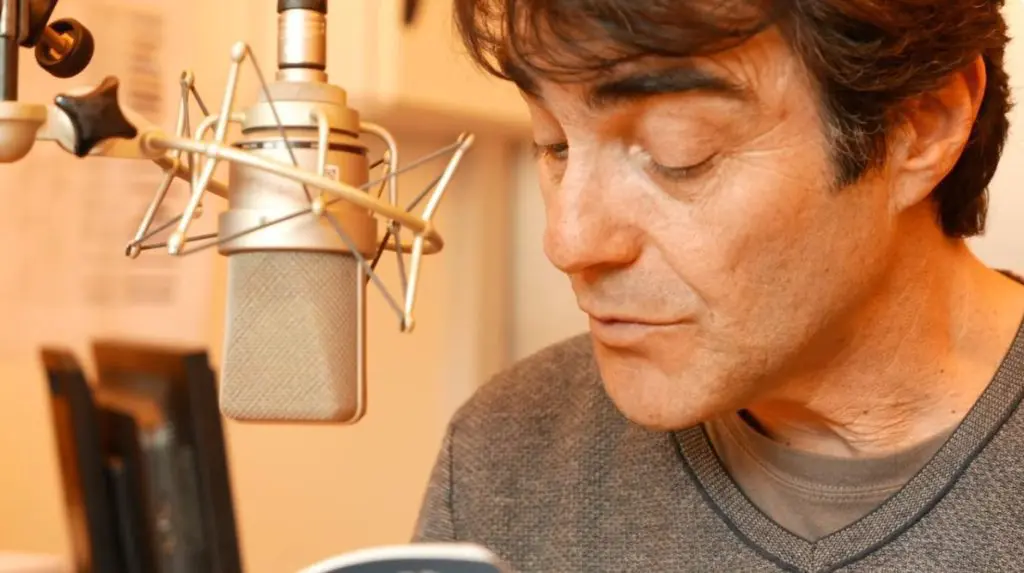 Biographie : Michel Izard Journaliste fils de Christophe Izard