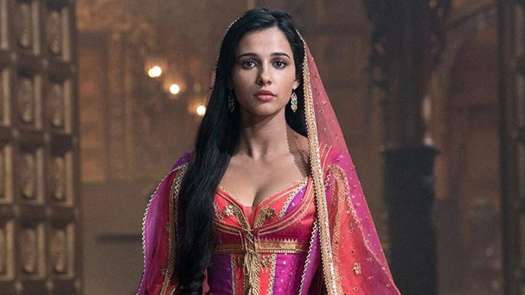 Un regard plus approfondi sur la Naomi Scott Taille